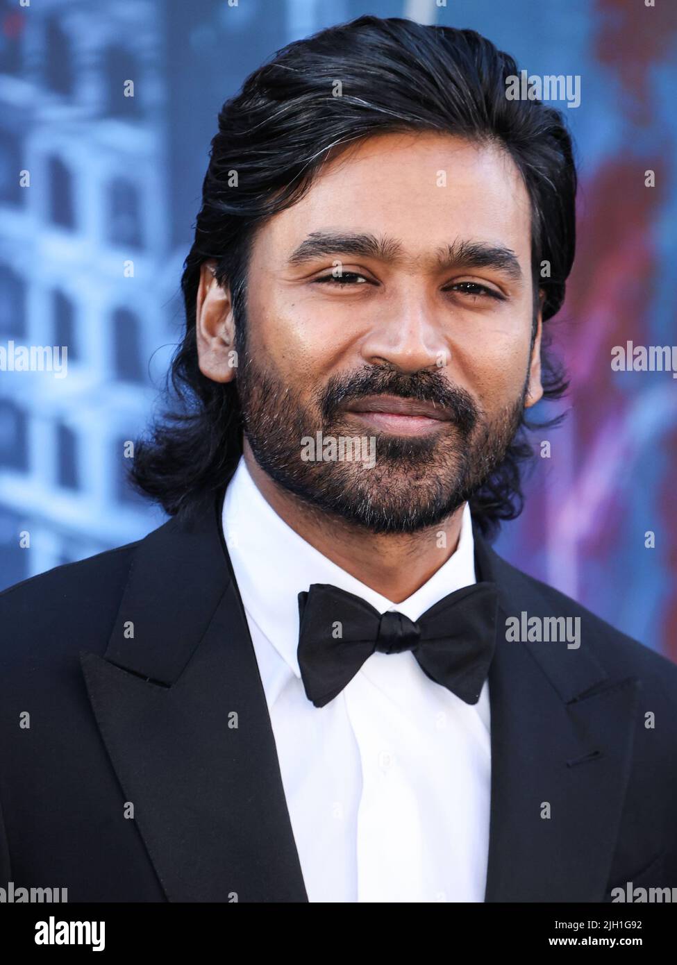 HOLLYWOOD, LOS ANGELES, KALIFORNIEN, USA - 13. JULI: Der indische Schauspieler Dhanush (venkatesh Prabhu Kasthuri Raja) kommt zur Weltpremiere von Netflix's 'The Grey man', die am 13. Juli 2022 im TCL Chinese Theatre IMAX in Hollywood, Los Angeles, Kalifornien, USA, stattfand. (Foto von Xavier Collin/Image Press Agency) Stockfoto