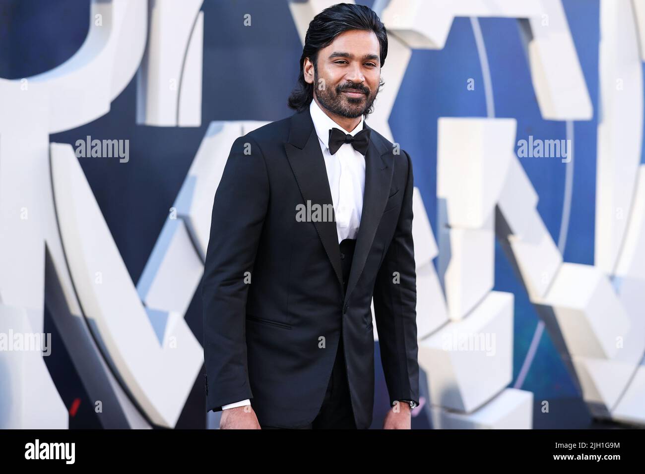 HOLLYWOOD, LOS ANGELES, KALIFORNIEN, USA - 13. JULI: Der indische Schauspieler Dhanush (venkatesh Prabhu Kasthuri Raja) kommt zur Weltpremiere von Netflix's 'The Grey man', die am 13. Juli 2022 im TCL Chinese Theatre IMAX in Hollywood, Los Angeles, Kalifornien, USA, stattfand. (Foto von Xavier Collin/Image Press Agency) Stockfoto