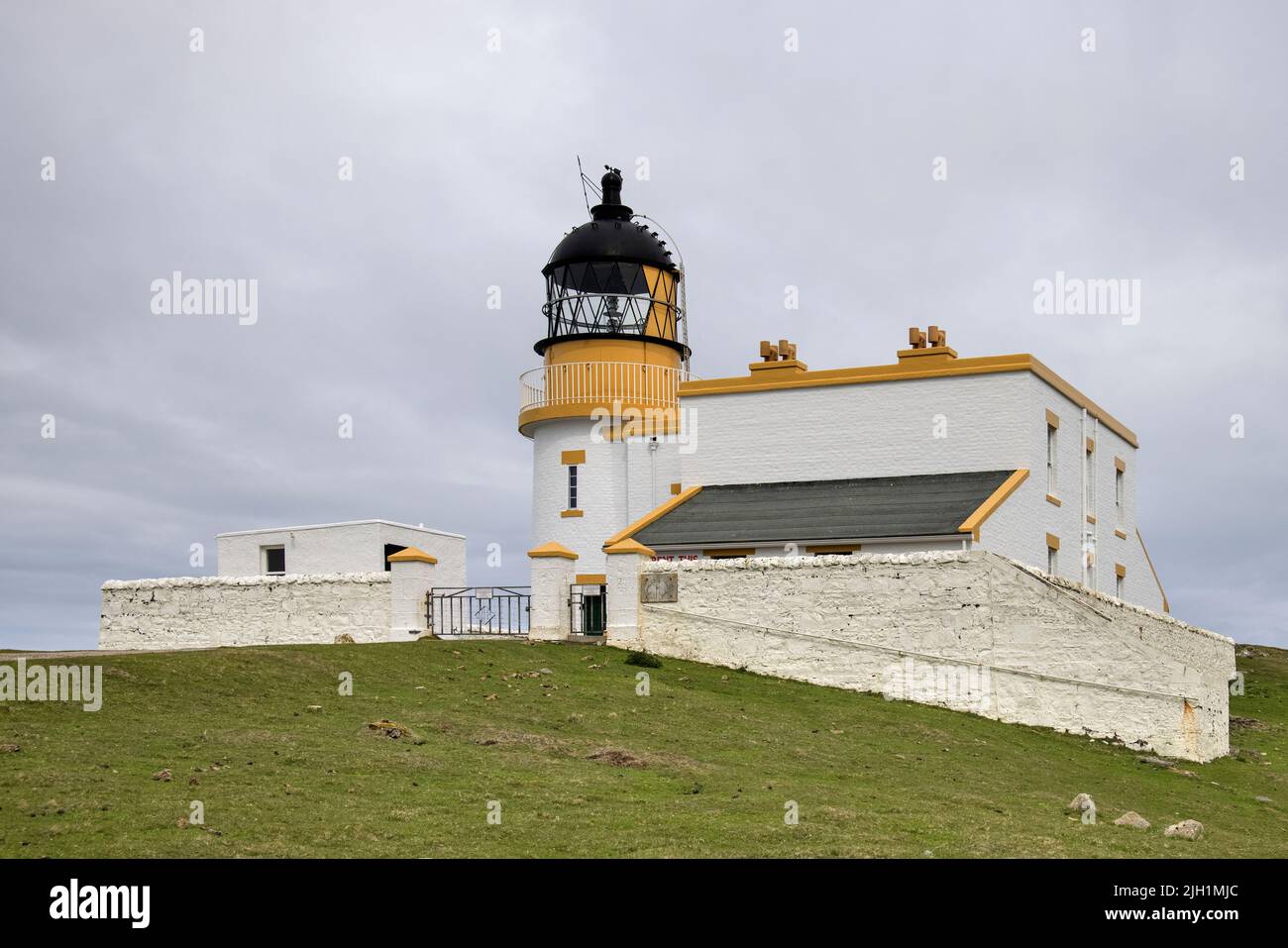 der stoer Leuchtturm wurde 1870 an der nordwestlichen Küste schottlands erbaut Stockfoto