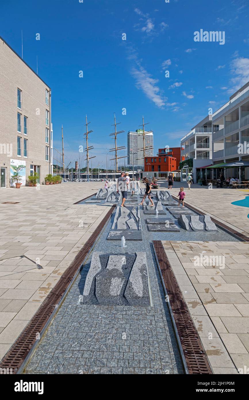 Wasserspiel, Waterfront Quarter, Hotel Maritim, Museum Segelschiff Passat, Priwall, Travemünde, Lübeck, Schleswig-Holstein, Deutschland Stockfoto