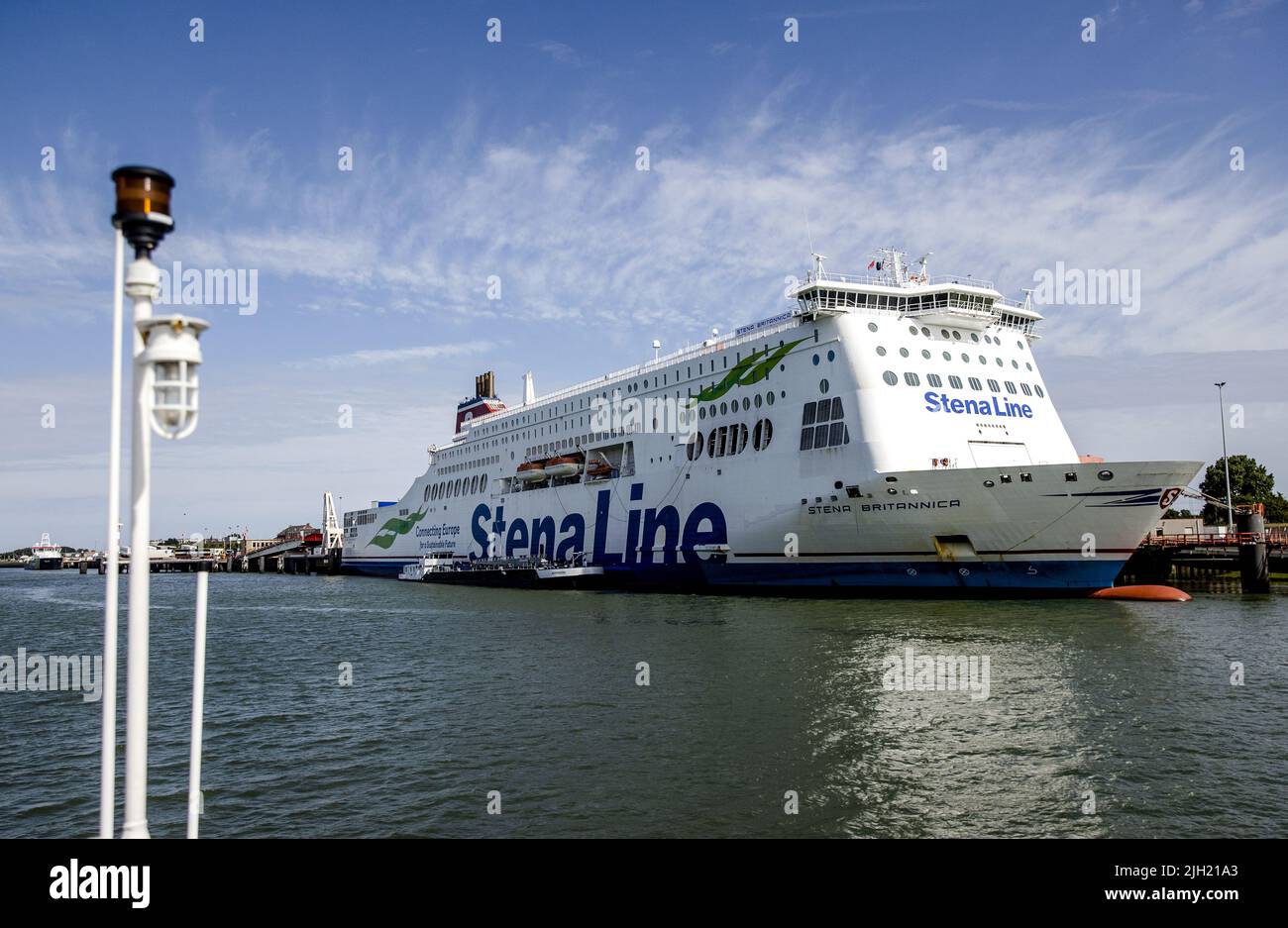 2022-07-14 10:51:27 HOEK VAN HOLLAND - Eine StenaLine Fähre vom Piet Hein, dem ehemaligen Vergnügungsboot der Königin Juliana gesehen. ANP SEM VAN DER WAL niederlande Out - belgien Out Stockfoto