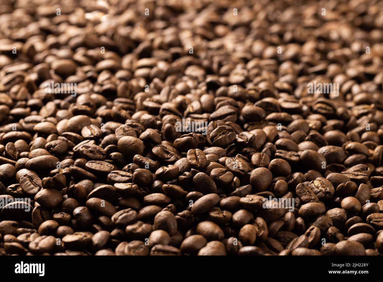Bild von Kaffee eine Pille Bohnen auf weißem Hintergrund Stockfoto