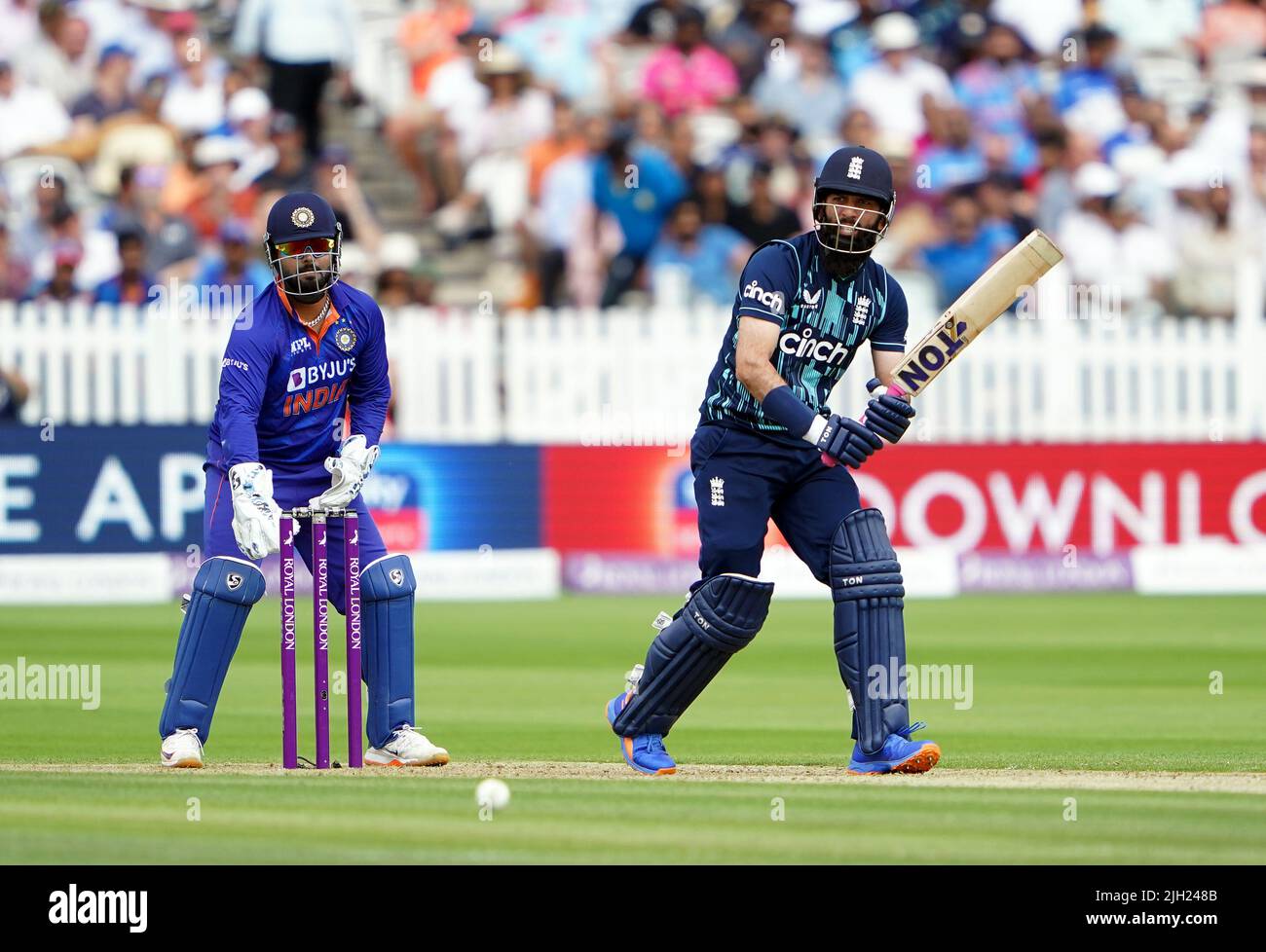 Die Engländerin Moeen Ali beim zweiten eintägigen internationalen Spiel in Lord's, London. Bilddatum: Donnerstag, 14. Juli 2022. Stockfoto