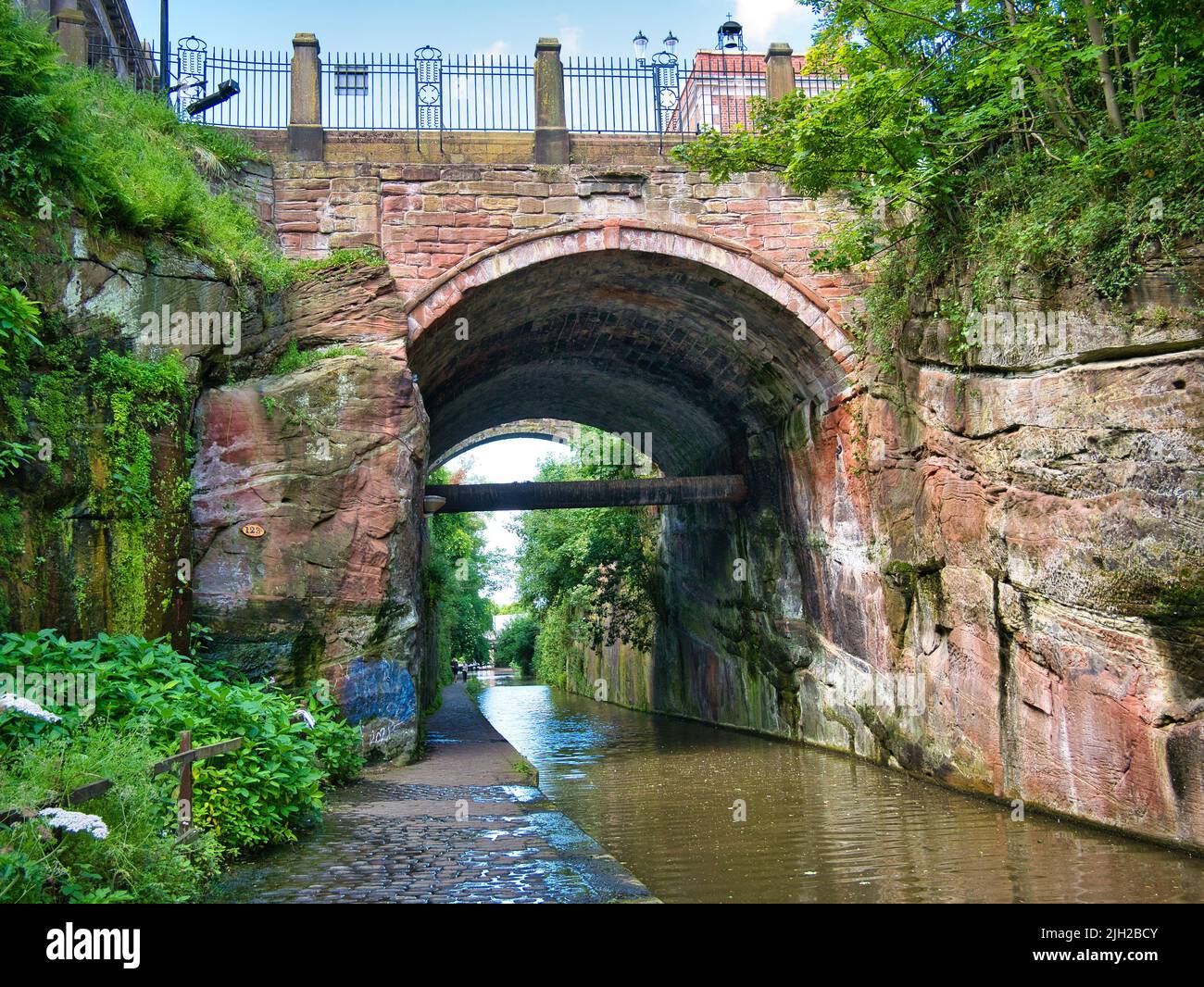 Der 18.. Jahrhundert, umzogen roten Sandstein Northgate Street Bridge über den Shropshire Union Canal in Chester, Cheshire, Großbritannien. Vielleicht von Thomas Telford, c Stockfoto