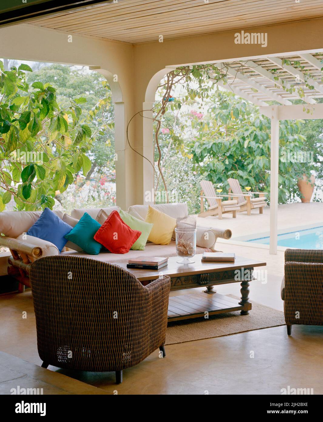 Der Pool und die Terrasse in der Calabash Bay Villa, Jake's Resort, Treasure Beach, Jamaika Stockfoto