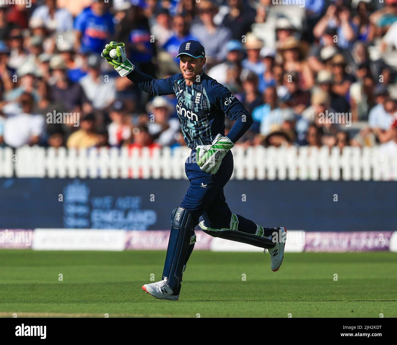 London, Großbritannien. 14.. Juli 2022. Jos Buttler aus England fängt den indischen Shikhar Dhawan am 7/14/2022 ein. Quelle: SIPA USA/Alamy Live News Stockfoto