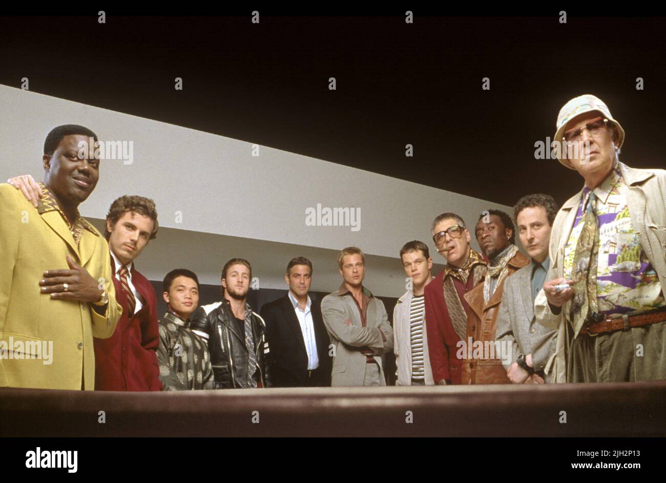 MAC,AFFLECK,QIN,CAAN,CLOONEY,PITT,DAMON,GOULD,CHEADLE,JEMISON,REINER, OCEAN'S ELEVEN, 2001 Stockfoto