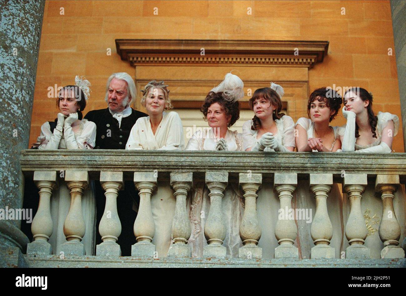 MALONE, SUTHERLAND, PIKE, BLETHYN, MULLIGAN, KNIGHTLEY, RILEY, PRIDE AND PREJUDICE, 2005 Stockfoto