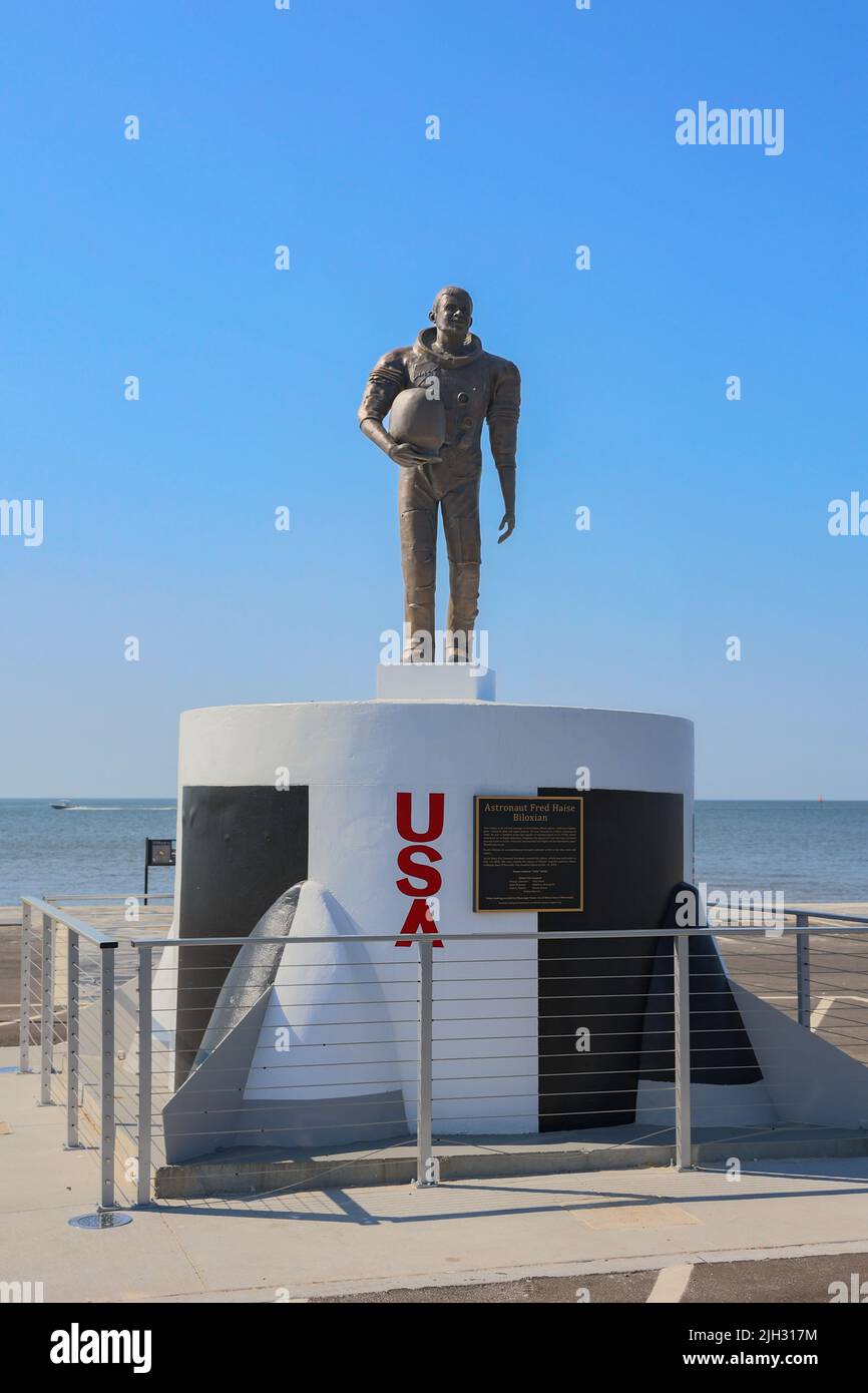 Biloxi, MS - 18. Juni 2022: Astronaut Fred Haise Statue in Biloxi, MS Stockfoto