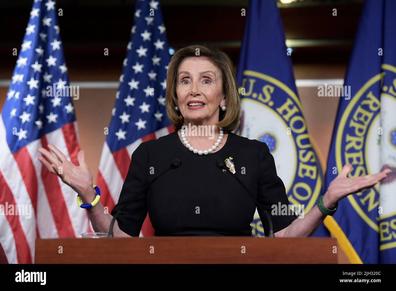 Washington DC, USA. 14.. Juli 2022. 14. Juli 2022, Washington, District of Columbia, USA: Die Sprecherin des Hauses, NANCY PELOSI (D-CA), spricht während ihrer wöchentlichen Pressekonferenz heute am 14. Juli 2022 im HVC/Capitol Hill in Washington DC, USA, über Abtreibungsgesetz. Kredit: ZUMA Press, Inc./Alamy Live Nachrichten Stockfoto