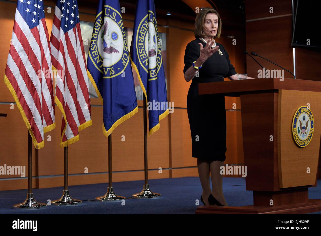 Washington DC, USA. 14.. Juli 2022. 14. Juli 2022, Washington, District of Columbia, USA: Die Sprecherin des Hauses, NANCY PELOSI (D-CA), spricht während ihrer wöchentlichen Pressekonferenz heute am 14. Juli 2022 im HVC/Capitol Hill in Washington DC, USA, über Abtreibungsgesetz. Kredit: ZUMA Press, Inc./Alamy Live Nachrichten Stockfoto