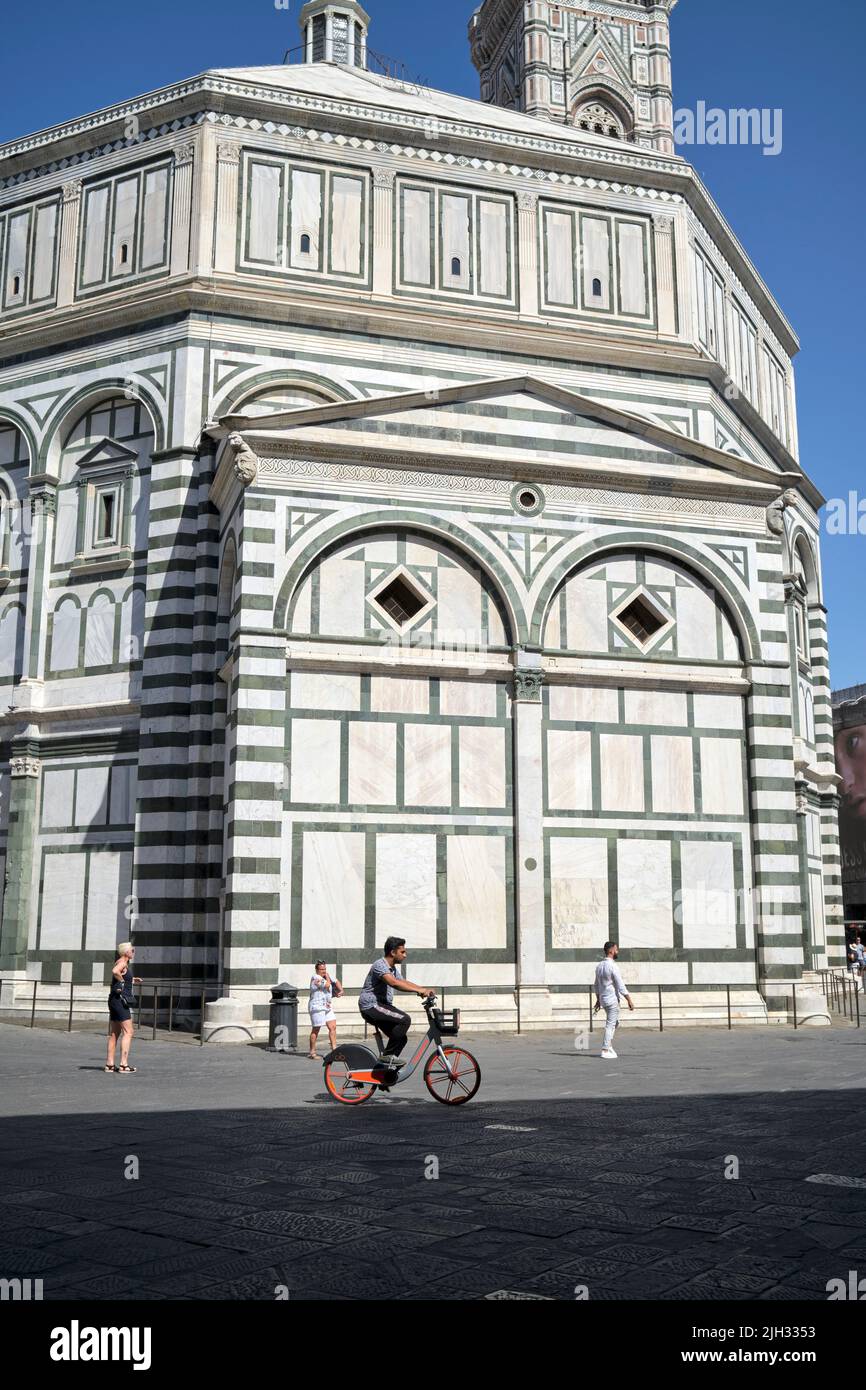 Das Baptisterium von St. John auf der Piazza del Duomo in Florenz Italien Stockfoto