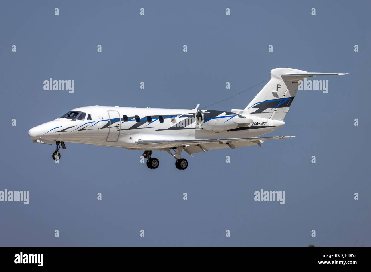 Jetstream Air Cessna 650 Citation VI (REG: HA-JEF) auf der Kurzfinalbahn 31. Stockfoto