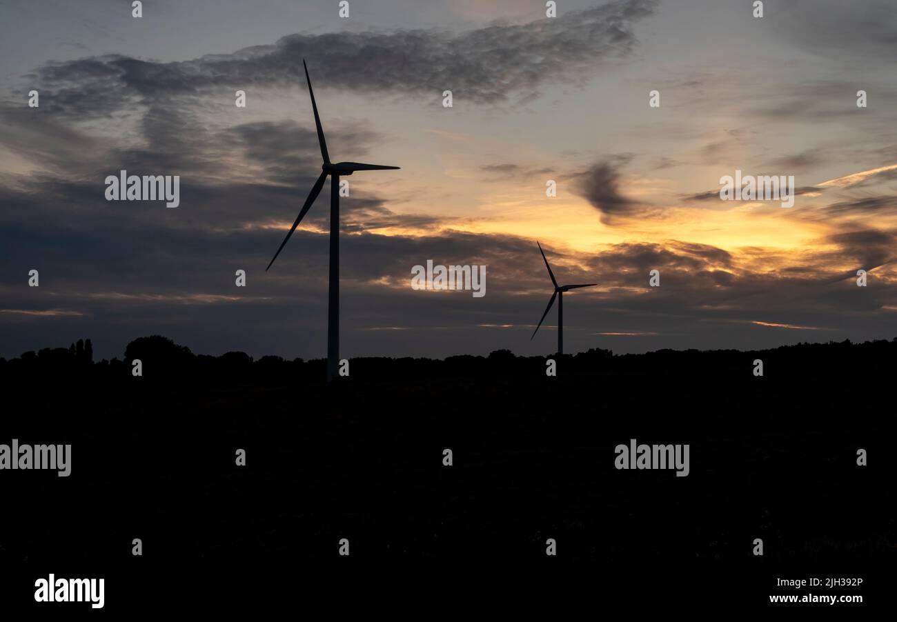 Windturbinen, Sonnenuntergang. Kessingland, Suffolk. Juli 2022 Stockfoto