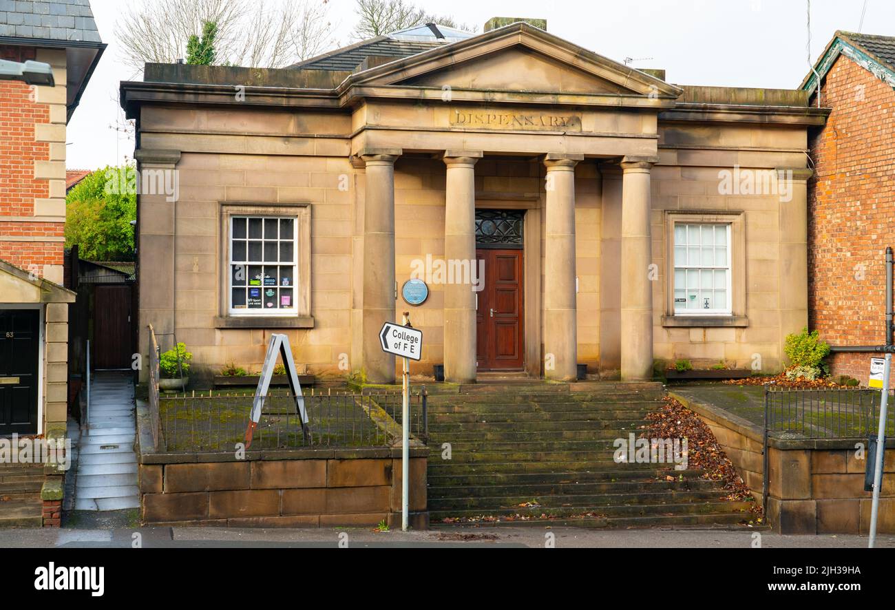 The Dispensary, Ormskirk, Lancashire, erbaut 1830, ein ehemaliges Krankenhaus, erbaut 1830, dann seit 1896 ein Bauernclub. Stockfoto