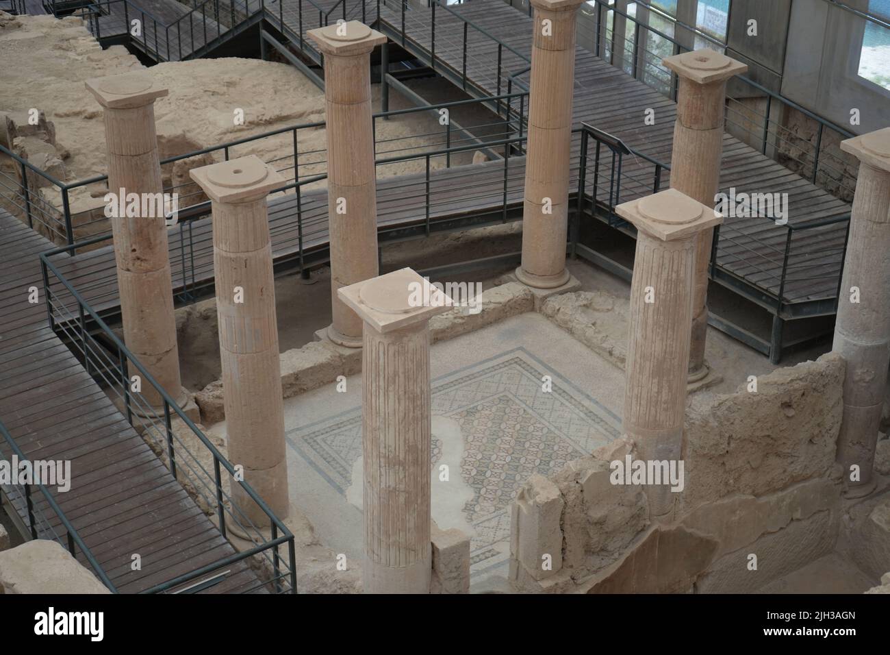 Die Säulen in der Stadt Zeugma, die von den Griechen gegründet und später von den Römern vor dem Eupret fortgesetzt wurden. Weltkulturerbe der Türkei. Stockfoto