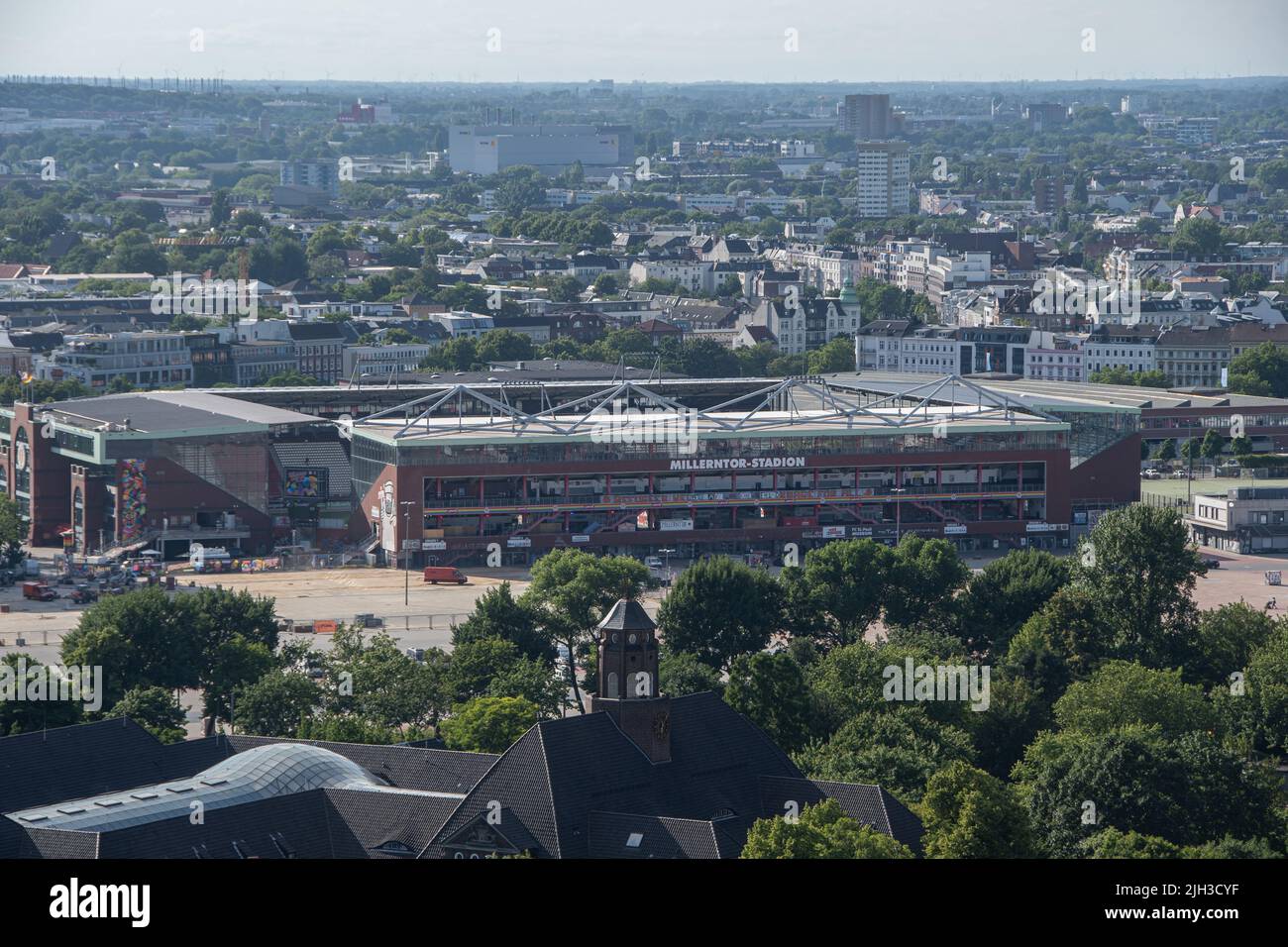 Hamburg, Deutschland 22. Juni 2022, der Blick von oben auf das Millerntor-Stadion des FC St. Pauli Stockfoto