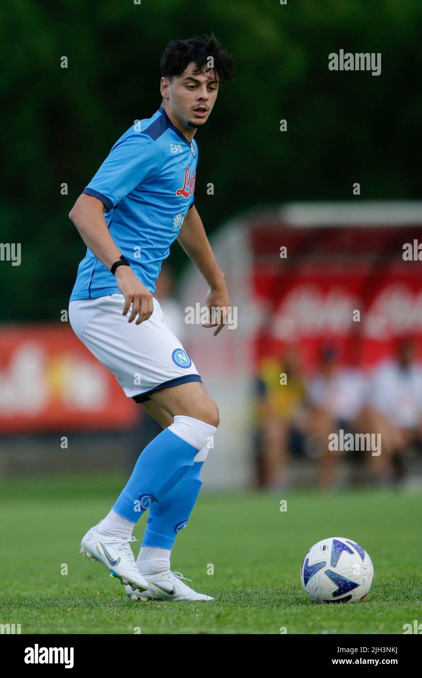 SSC Napoli's italienischer Stürmer Giuseppe Ambrosino im Freundschaftsspiel SSC Napoli - Anaune zum SSC Napoli's 2022-23 Vorsaison Trainingslager im val di Sole trentino, Dimaro Folgarida Stockfoto