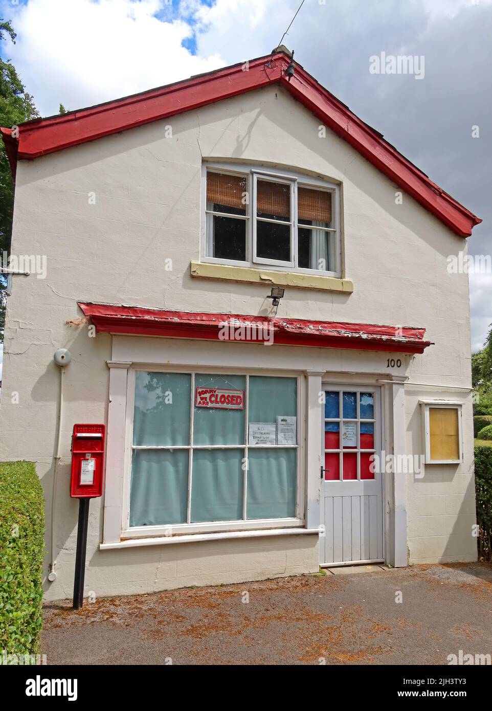Der Dunham Massey-Laden im Landdorf, ein Ex-Postamt verloren, jetzt geschlossen, Woodhouse LN, Bowden, Altrincham, Cheshire, England, Großbritannien, WA14 5SB Stockfoto