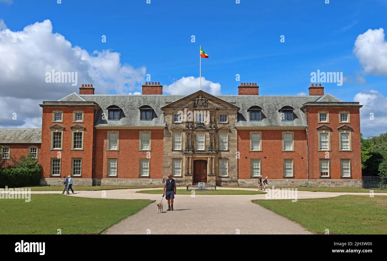 Dunham Massey NT, fliegende äthiopische Flagge, Altrincham, Cheshire, England, UK, WA14 4SJ Stockfoto