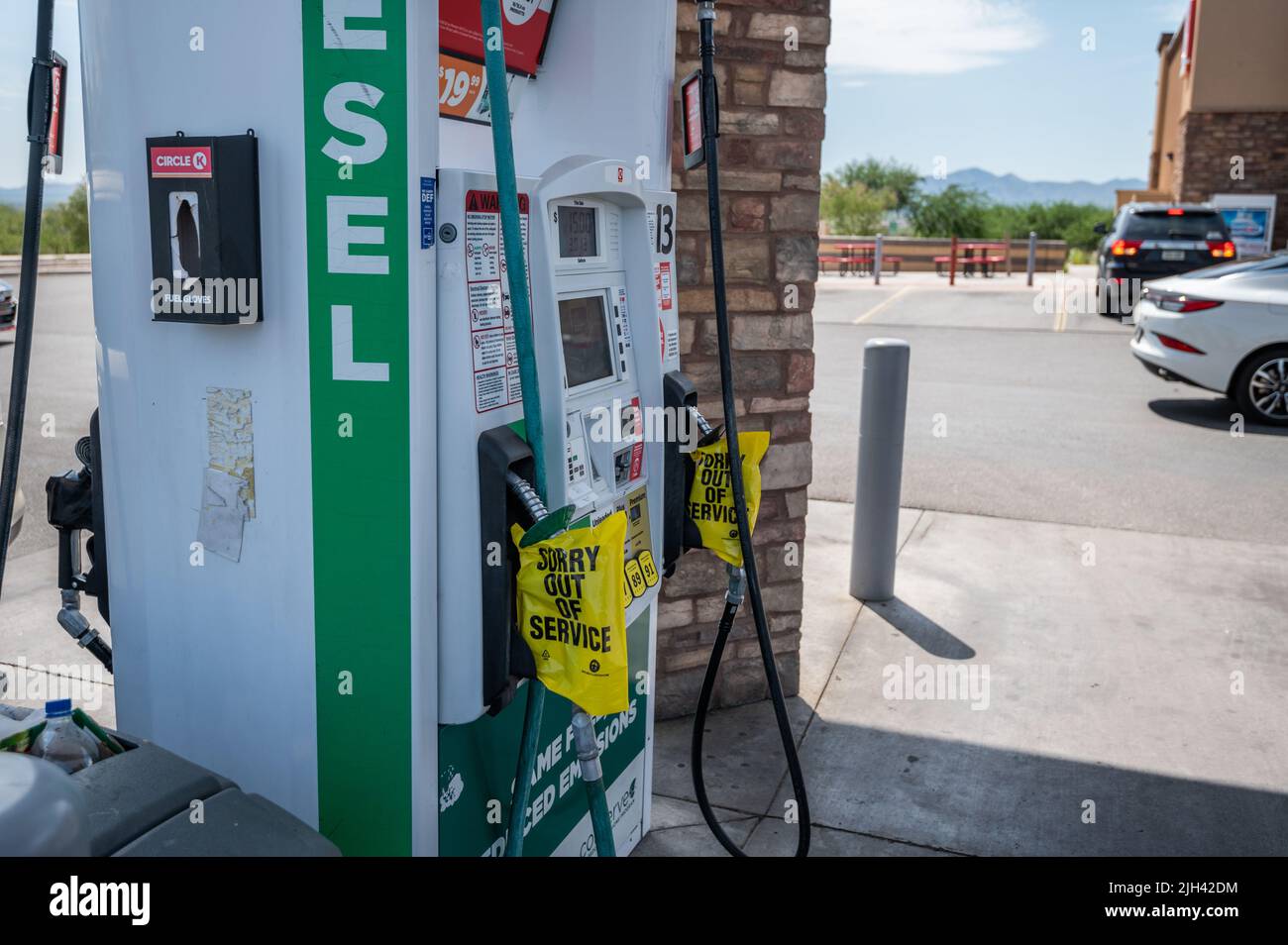 Es tut mir leid, dass das gelbe Schild an der Tankstelle in Arizona außer Betrieb war. Stockfoto