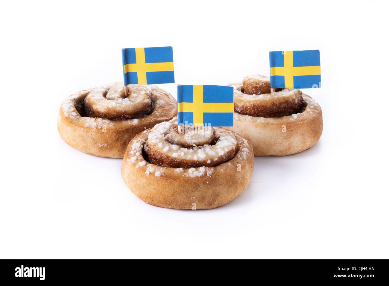 Zimtbrötchen. Kanelbulle Schwedisches Dessert isoliert auf weißem Hintergrund Stockfoto