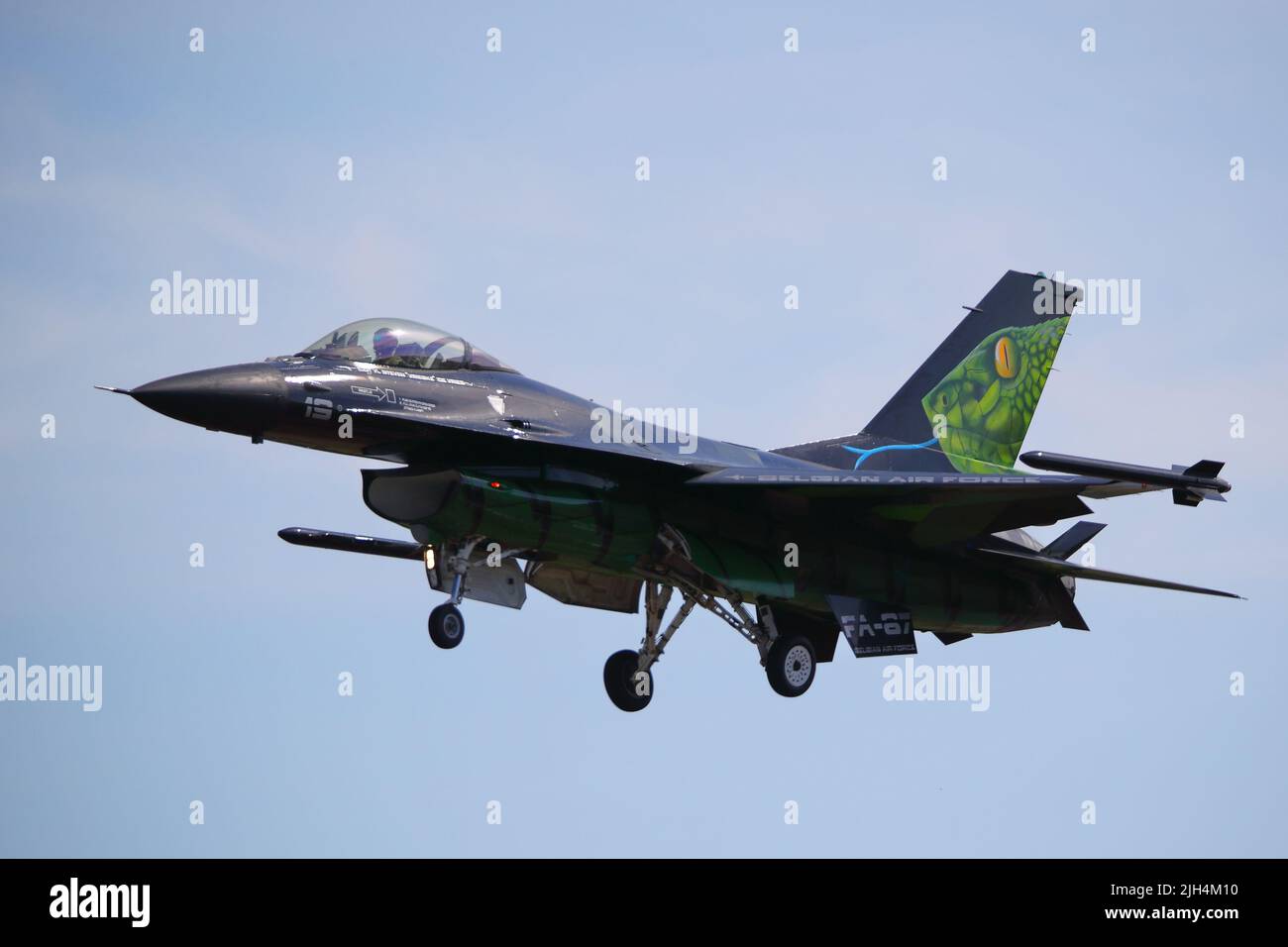 Fairford, Großbritannien, 14.. Juli 2022, Kommt Eine belgische General Dynamics F-16 mit dem Kopf einer Schlange auf der Schwanzflosse zum RIAT Royal International Air Tattoo, das von Freitag, 15.. Bis Sonntag, 17.. Juli stattfindet. Stockfoto