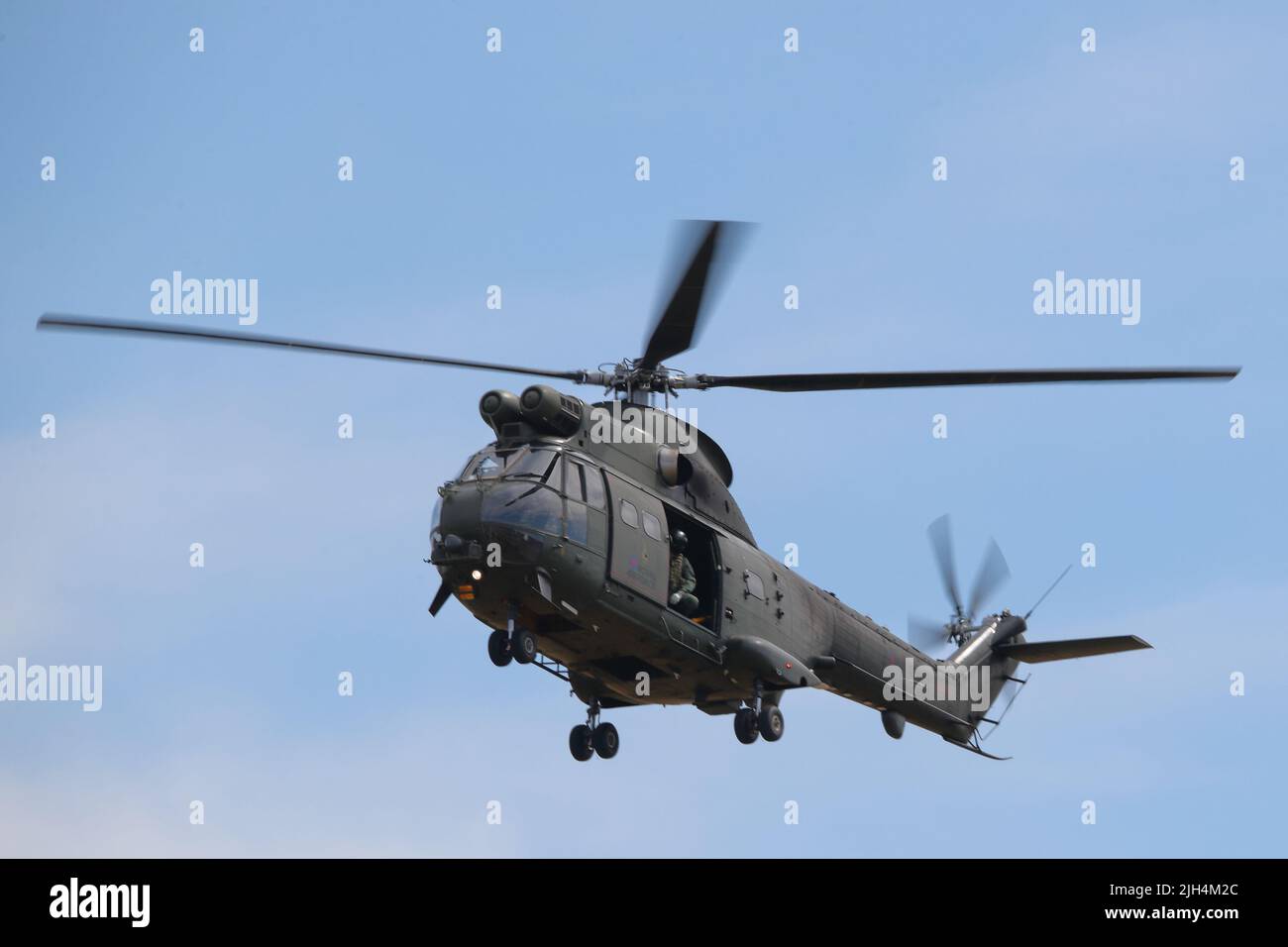 Fairford, Großbritannien, 14.. Juli 2022, kommt ein RAF Puma-Hubschrauber für das RIAT Royal International Air Tattoo an, das von Freitag, 15.. Bis Sonntag, 17.. Juli, stattfinden wird. Stockfoto