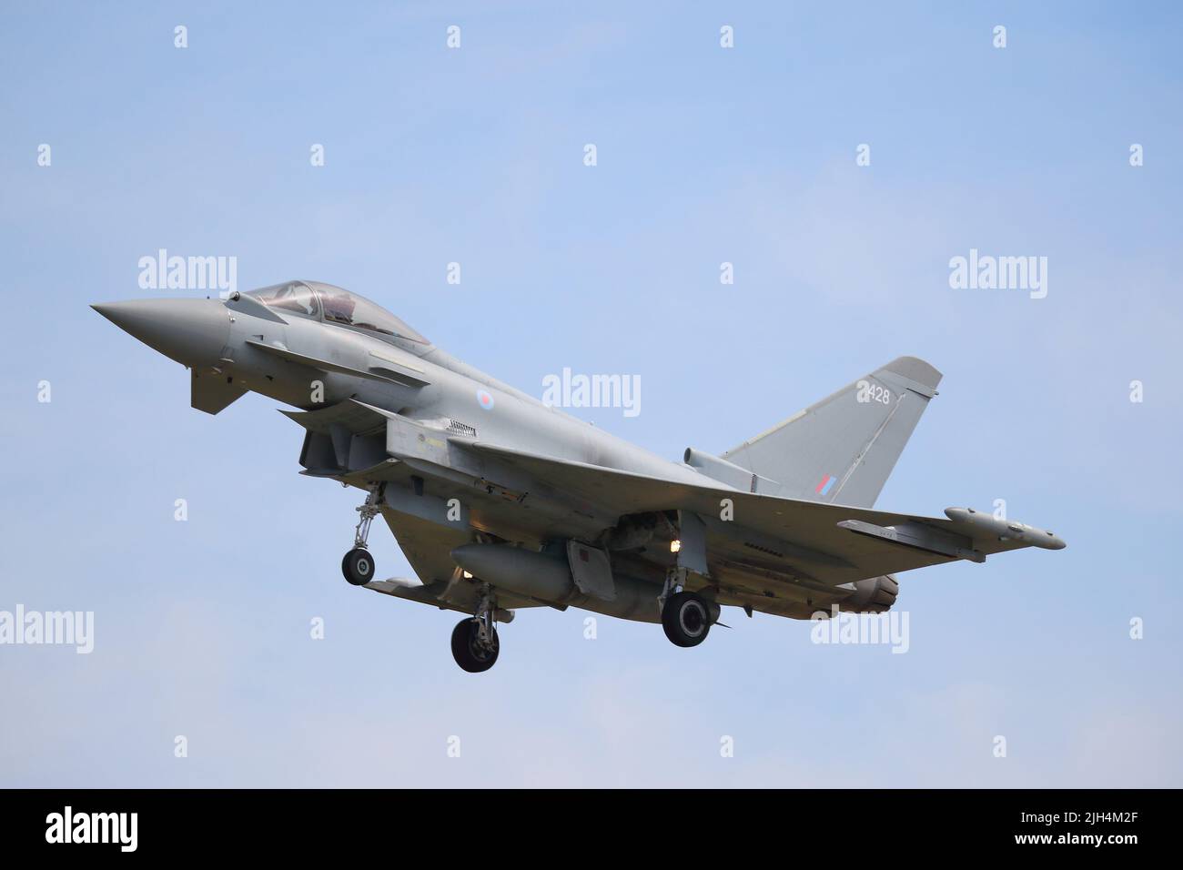 Fairford, Großbritannien, 14.. Juli 2022, kommt ein RAF-Taifun-Kämpfer für das RIAT Royal International Air Tattoo an, das von Freitag, 15.. Bis Sonntag, 17.. Juli, stattfinden wird. Stockfoto