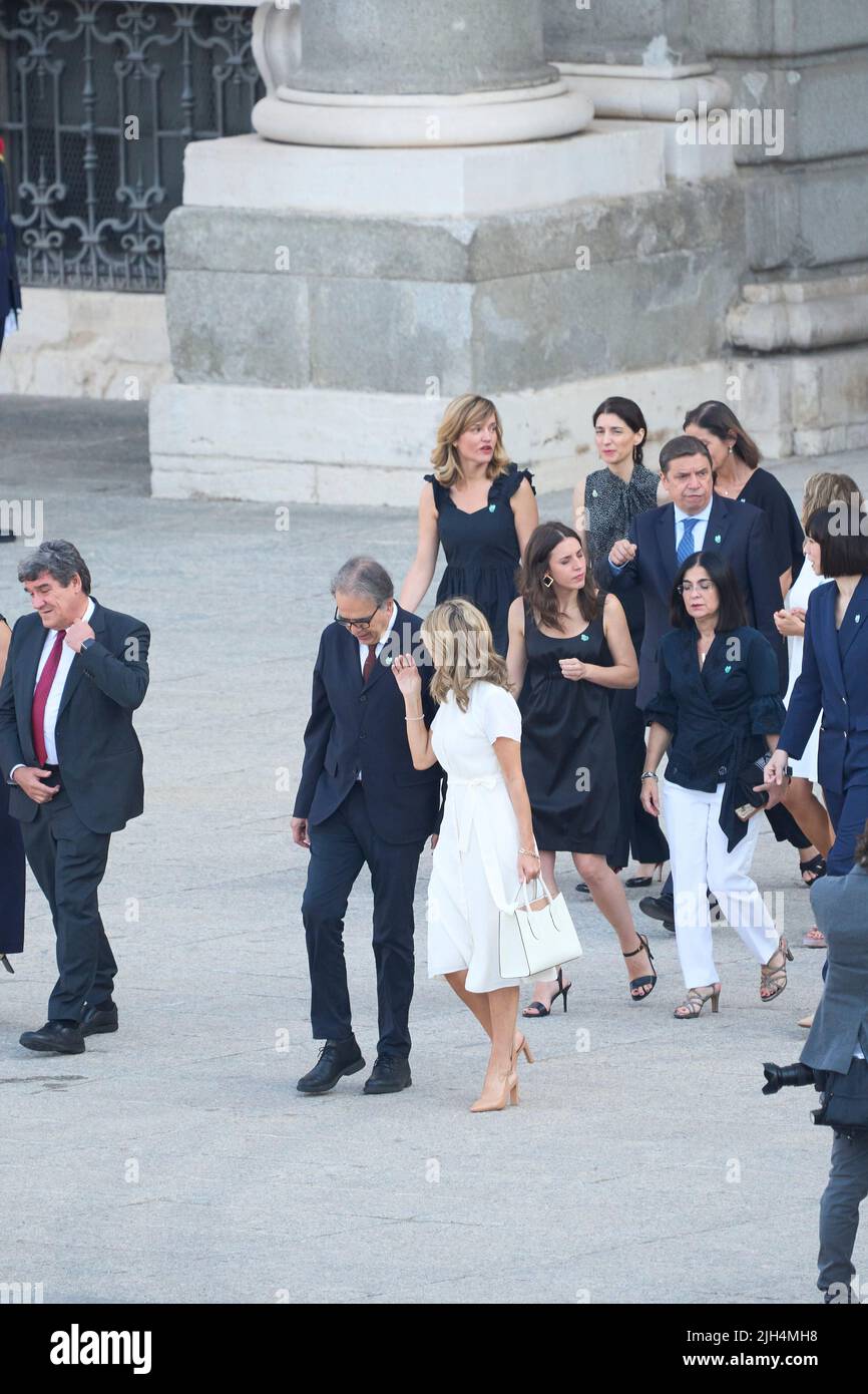 Madrid. Spanien. 20220715, Yolanda Diaz, Joan Subirats nehmen an der „Applaus for Memory“-Veranstaltung ‘Royal Palace am 15. Juli 2022 in Madrid, Spanien, Teil, bei der die Covid-Opfer und die Anerkennung von Sanitätern gewürdigt werden. Quelle: MPG/Alamy Live News Stockfoto