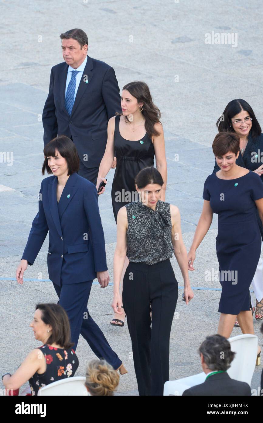 Madrid. Spanien. 20220715, Irene Montero, Carolina Darias, Diana Morant, Isabel Rodriguez, Pilar Llop nahm am 15. Juli 2022 ‘Madrid, Spanien, an der „Applaus für die Erinnerung“-Aktion zur Anerkennung der Opfer von Covid und der Anerkennung von Sanitäterinnen im Königlichen Palast Teil. Quelle: MPG/Alamy Live News Stockfoto