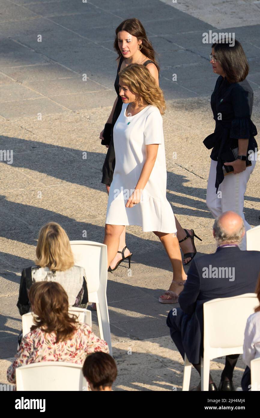 Madrid. Spanien. 20220715, Irene Montero nimmt an der „Applaus for Memory“-Veranstaltung Teil, die am 15. Juli 2022 im Königlichen Palast in Madrid, Spanien, die „Staatsakt zur Anerkennung der Covid-Opfer und die Anerkennung der sanitären Mitarbeiter ‘Anerkennung“ würdigte. Quelle: MPG/Alamy Live News Stockfoto