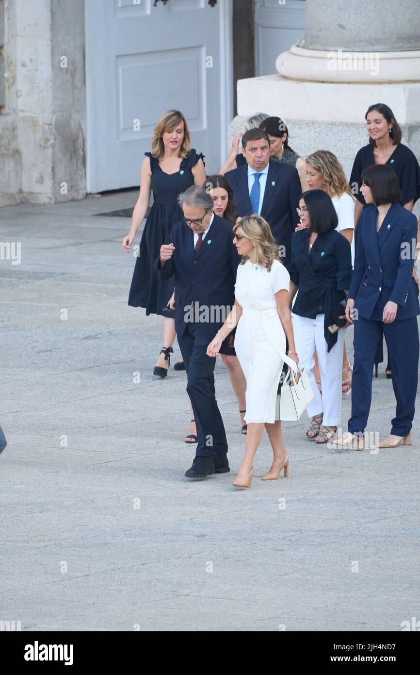 Madrid, Spanien. 15.. Juli 2022. Yolanda Diaz, Joan Subirats nehmen am 15. Juli 2022 in Madrid, Spanien, am „˜Applaus für die Erinnerung“ an den Akt des Staates zu Ehren der Opfer von Covid und der Anerkennung von Sanitätern im Königlichen Palast Teil (Bildquelle: © Jack Abuin/ZUMA Press Wire) Bildquelle: ZUMA Press, Inc./Alamy Live News Stockfoto