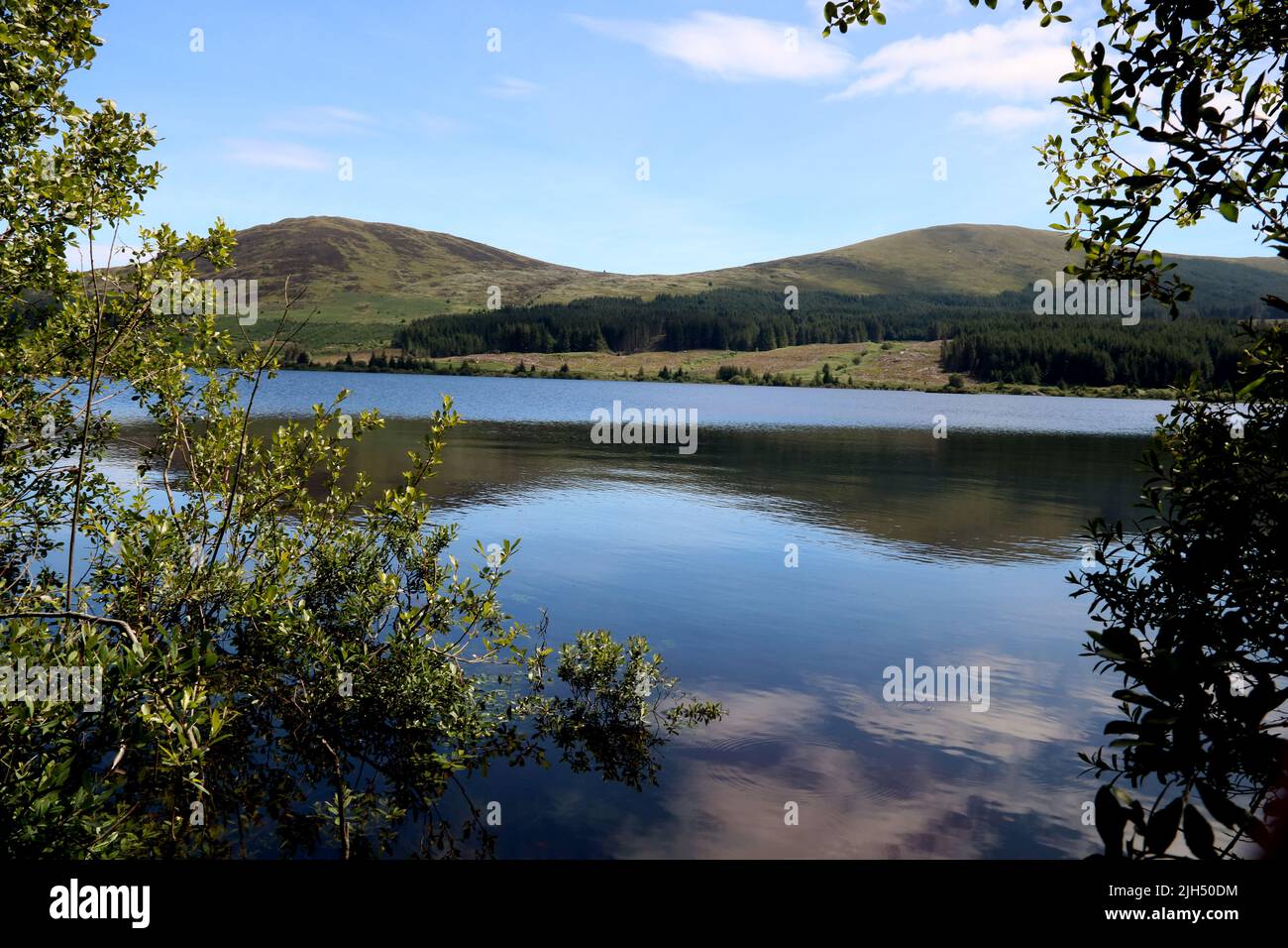 Blick auf die Hügel über Loch Doon in Ayrshire, Schottland Stockfoto