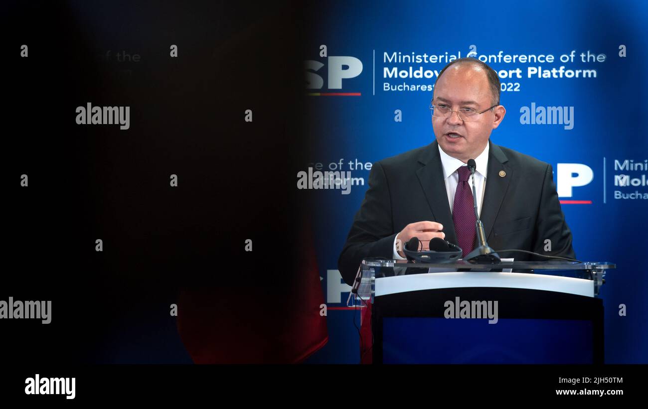 Bukarest, Rumänien. 15.. Juli 2022. Bogdan Aurescu, Außenminister Rumäniens, spricht während einer Pressekonferenz auf der Geberkonferenz für die Republik Moldau. Quelle: Sina Schuldt/dpa/Alamy Live News Stockfoto