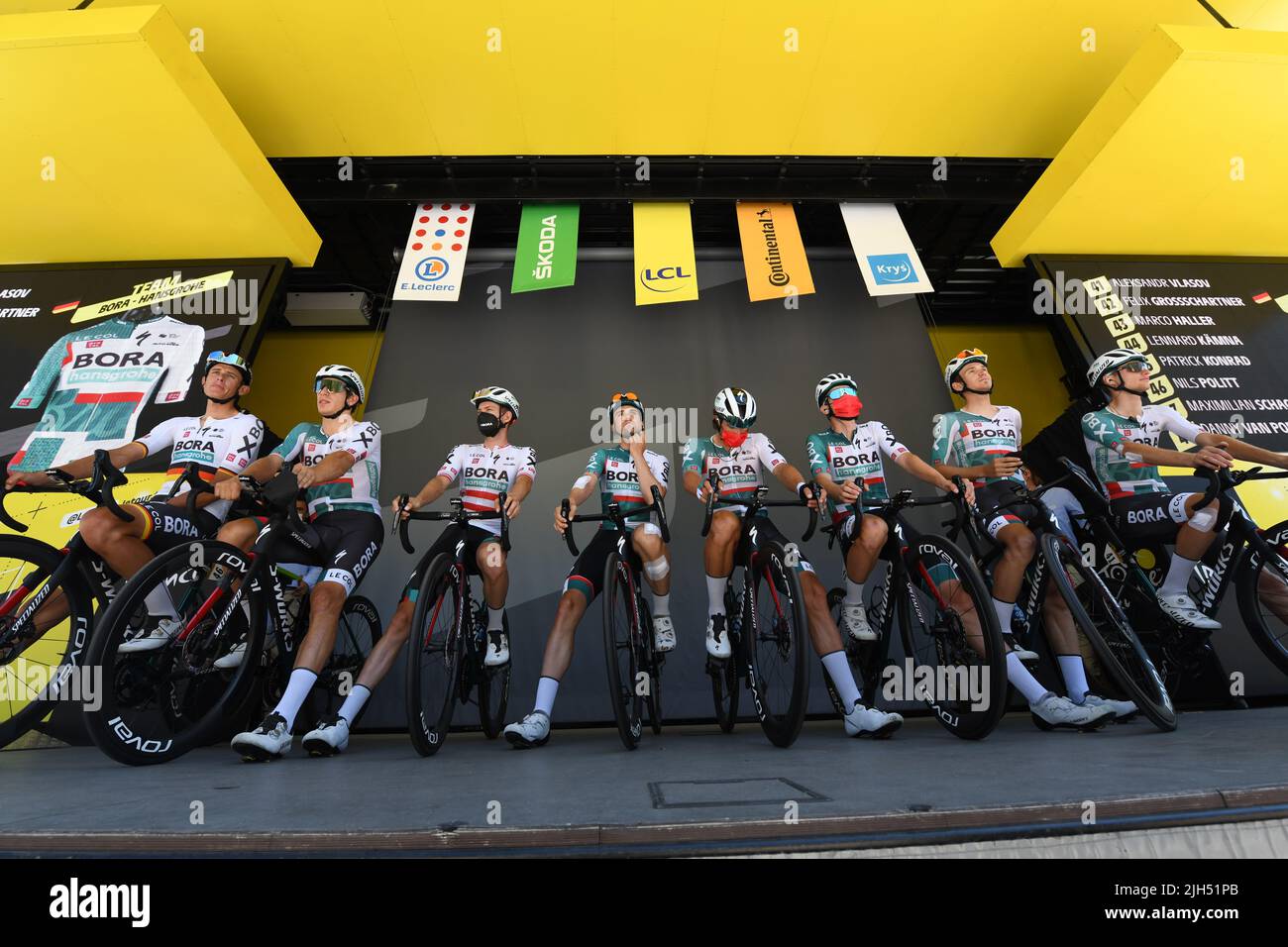 Huez, Frankreich, 14.. Juli 2022. Team Bora-Hansgrohe gesehen während der Etappe 12 der Tour De France, Briancon zu Alpe d’Huez. Kredit: Pete Goding/Alamy Live Nachrichten Stockfoto