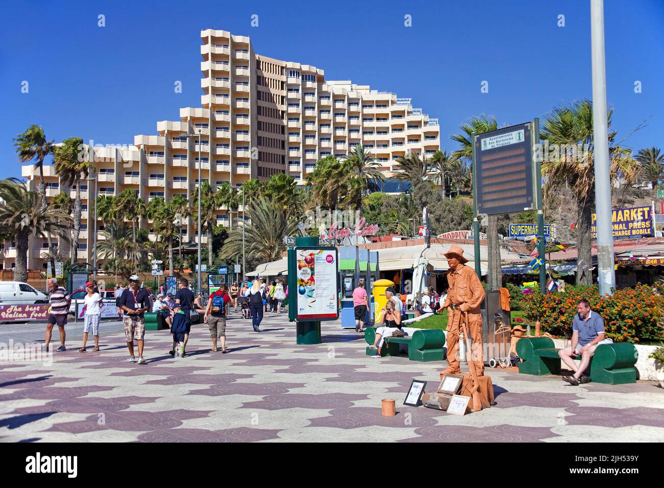Menschliche Statue, Straßenkünstler an der Promenade von Playa del Ingles, Grand Canary, Kanarische Inseln, Spanien, Europa Stockfoto