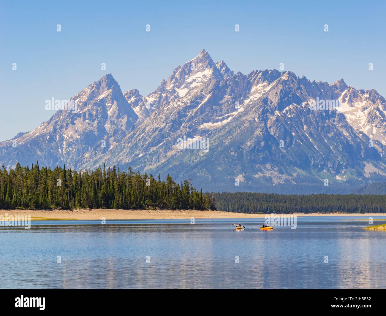 Sonniger Blick auf die Teton-Bergkette des Grand Teton National Park in Wyoming Stockfoto