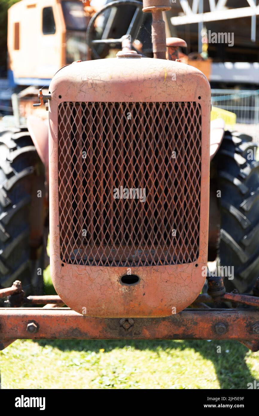 Frontgrill eines Alkis Chalmers Vintage Traktors Stockfoto