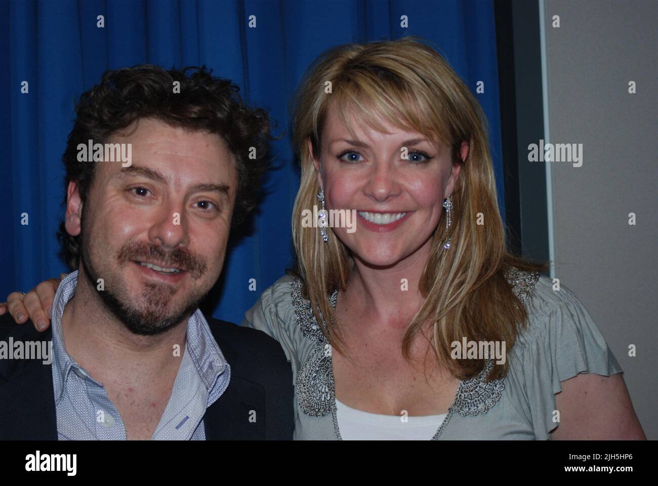 Die britisch-kanadische Schauspielerin Amanda Tapping & das australisch-kanadische Fernsehen, der Filmautor, Regisseur und Produzent Damian Kindler bei der Vorstellung von Sanctuary im Jahr 2007 Stockfoto