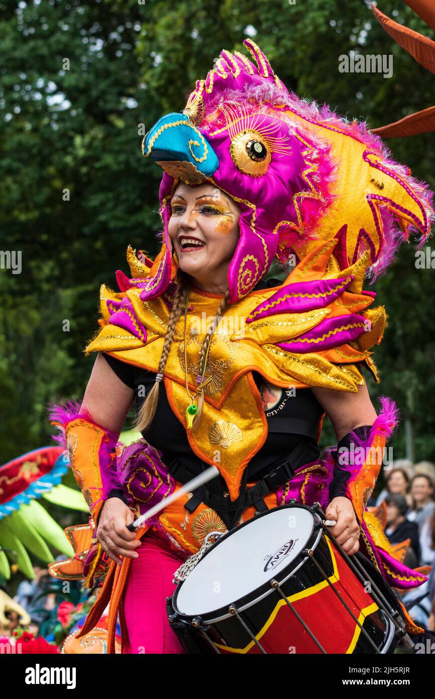 Bremer Karneval mit bunten Kostümen, Masken und Samba-Rhythmen, Bremen, Deutschland, Europa Stockfoto