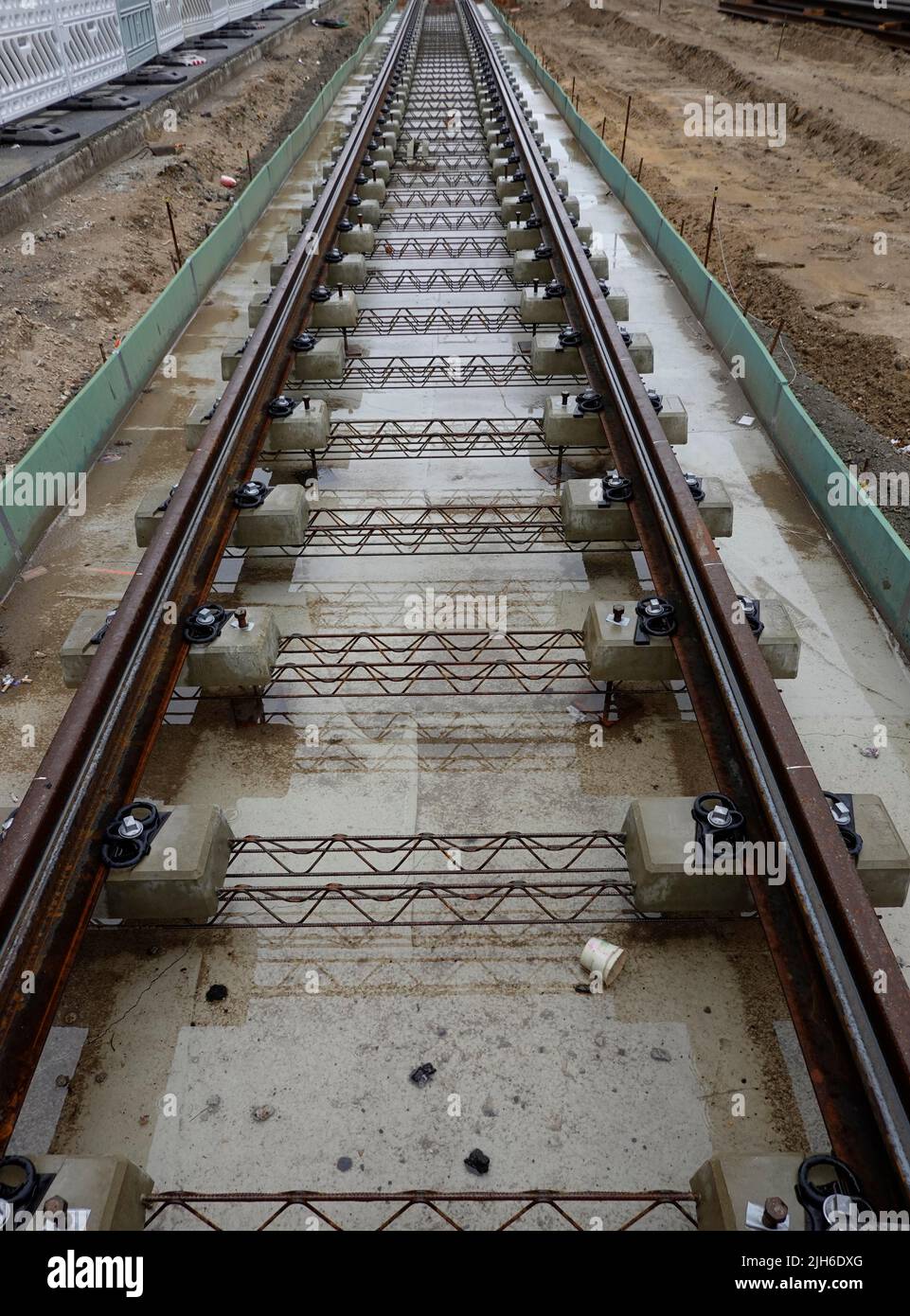 Neu verlegte Schienen für die Fortsetzung der Straßenbahn M10, Turmstraße, Berlin, Deutschland Stockfoto