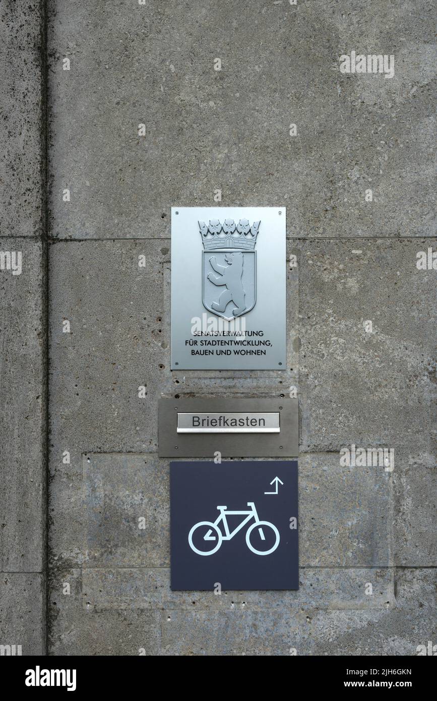 Eingang zur Senatsverwaltung für Stadtentwicklung, Fehrbelliner Platz, Charlottenburg-Wilmersdorf, Berlin, Deutschland Stockfoto