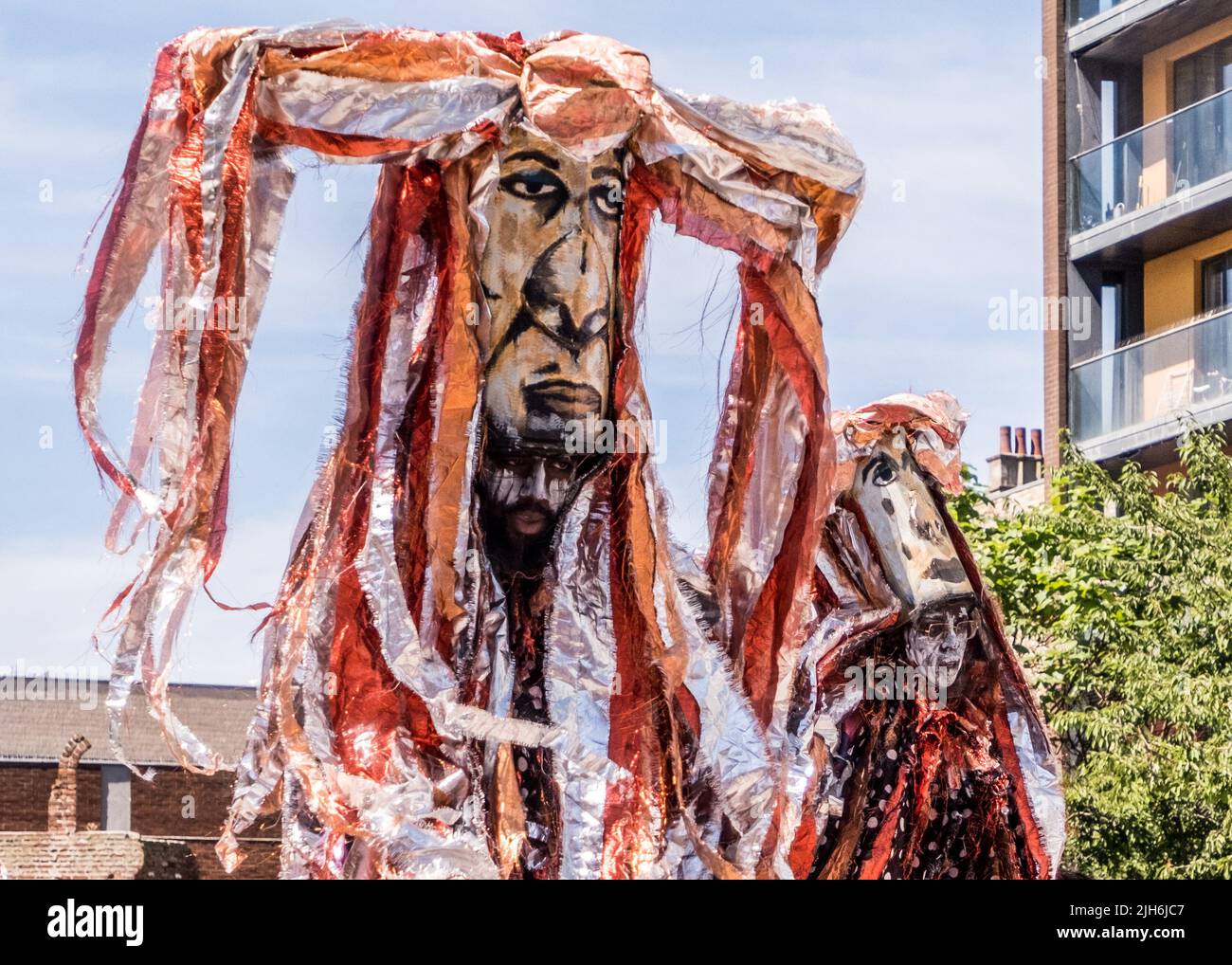 Masked Performers at Barking and Dagenham Carnival, Summer 2022, East London, England, UK Stockfoto