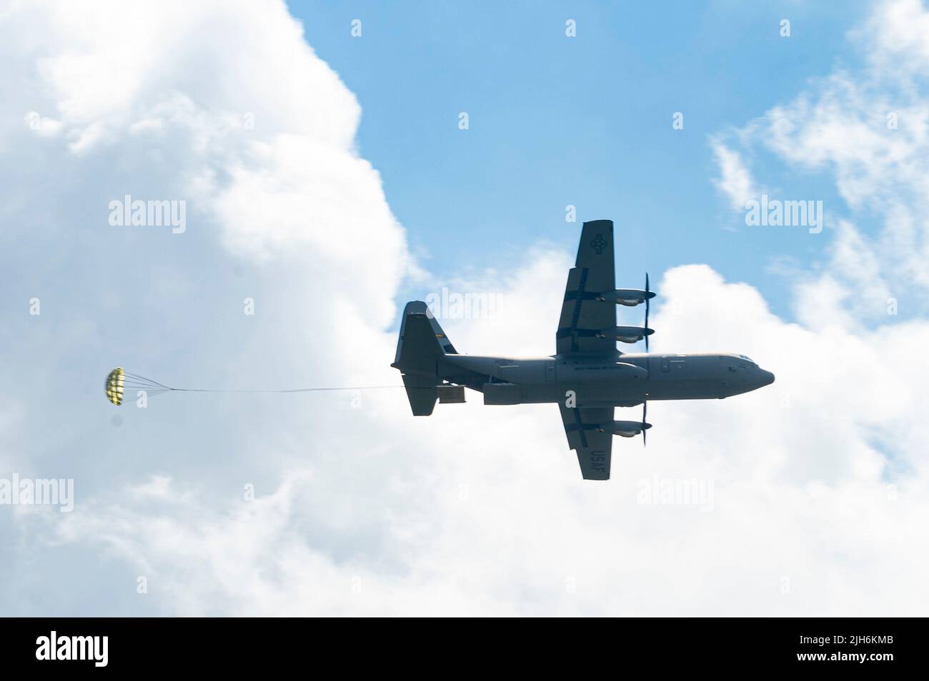 Ein C130J30 Super Hercules, der dem LuftliftFlügel 130. zugewiesen