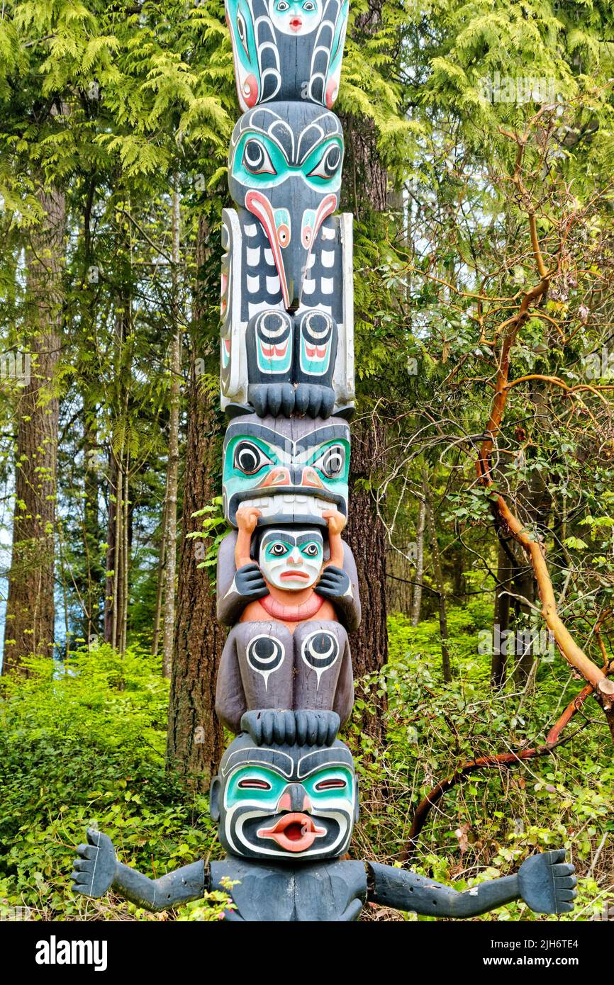 Blauer Totempfahl Stockfoto