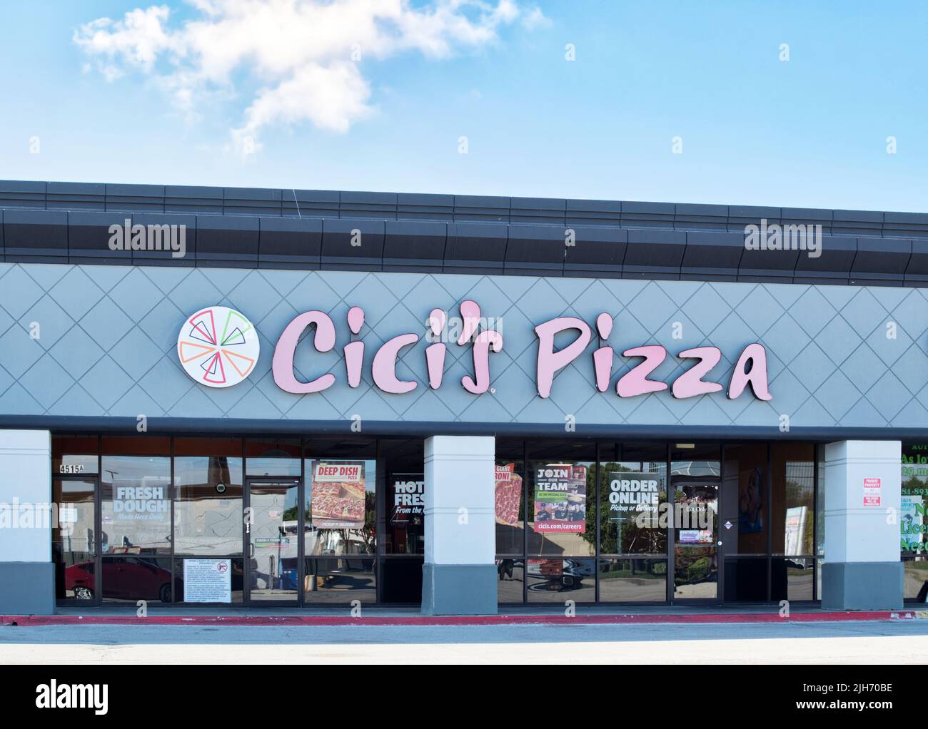 Houston, Texas USA 07-15-2022: Außenansicht des Restaurants Cicis Pizza in Houston, TX. Die familienfreundliche Einzelhandelskette wurde 1985 in Plano, TX, gegründet. Stockfoto