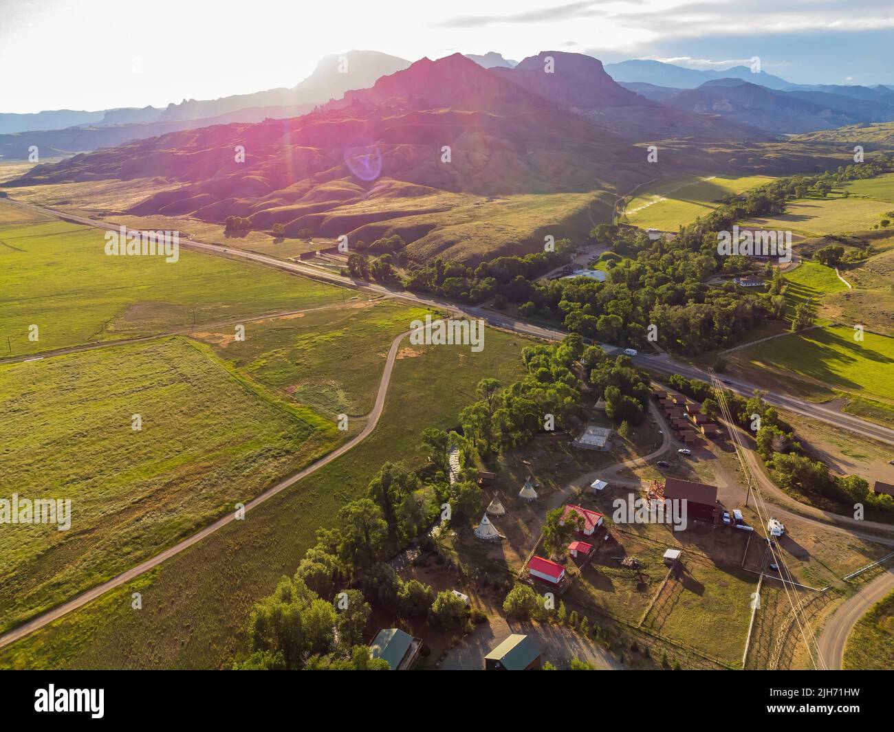 Luftaufnahme der Landschaft über dem ländlichen Gebiet von Cody bei Wyoming Stockfoto
