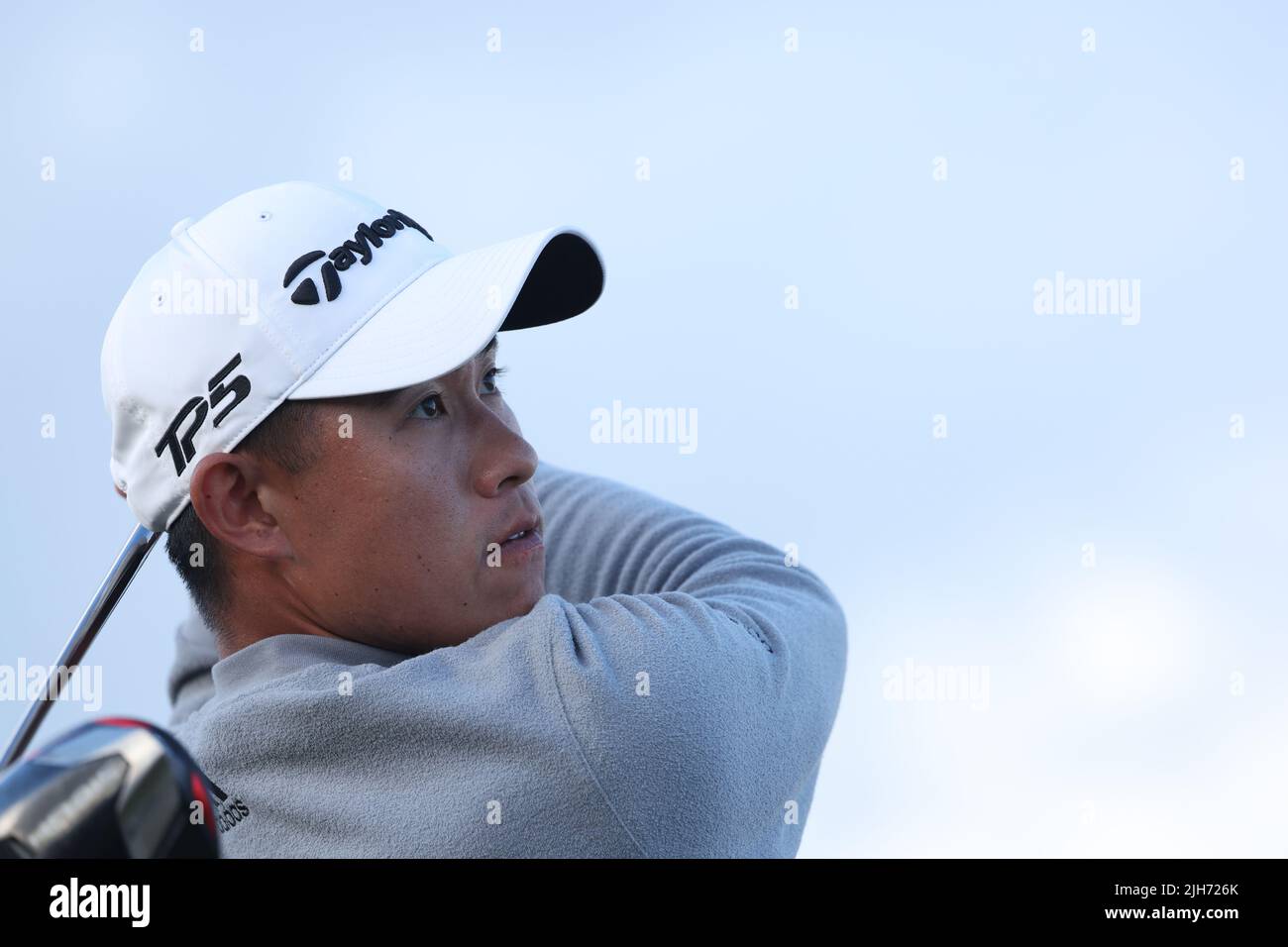 St Andrews, Großbritannien. 15.. Juli 2022. Collin Morikawa der Vereinigten Staaten während der zweiten Runde der British Open Championship 150. auf dem St Andrews Old Course in Fife, Schottland, am 15. Juli 2022. Kredit: Koji Aoki/AFLO SPORT/Alamy Live Nachrichten Gutschrift: Aflo Co. Ltd./Alamy Live Nachrichten Stockfoto