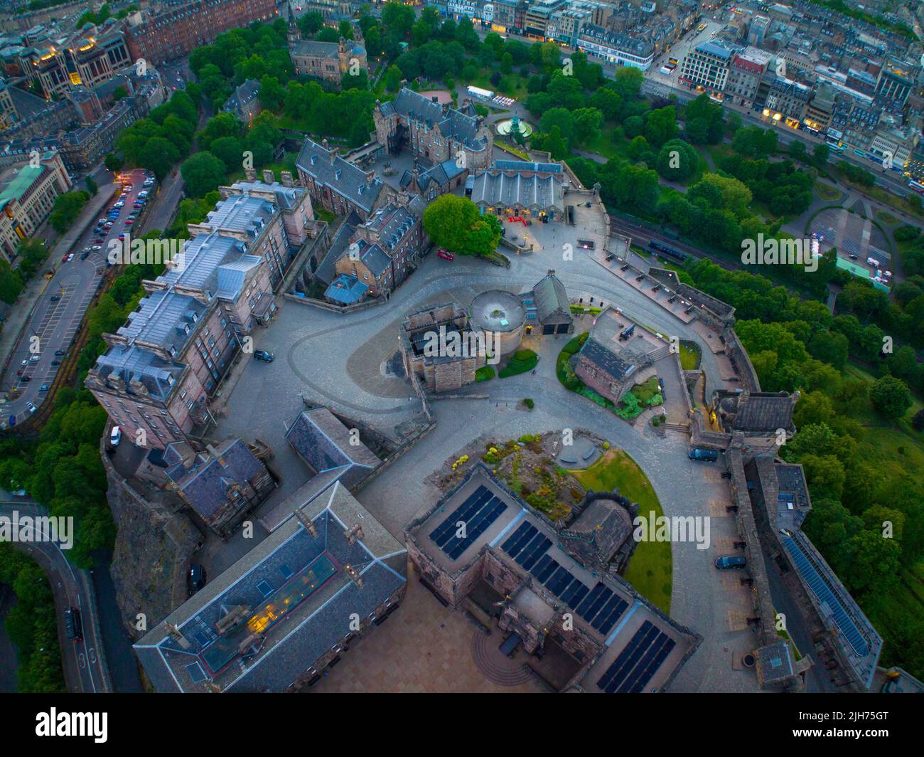 Edinburgh Castle ist ein historisches Schloss steht auf Castle Rock in der Altstadt von Edinburgh, Schottland, Großbritannien. Die Altstadt von Edinburgh ist ein UNESCO-Weltkulturerbe Stockfoto